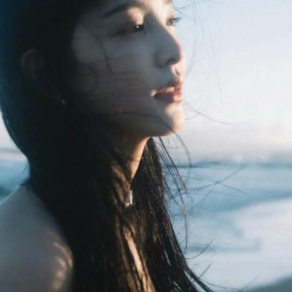 推动摇篮的手